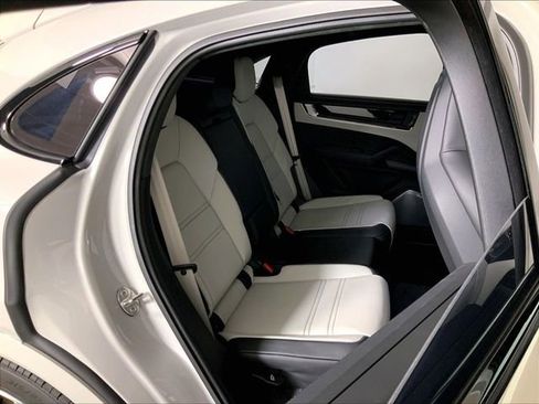 New 2026 Porsche Cayenne Turbo AWD/4WD image 17