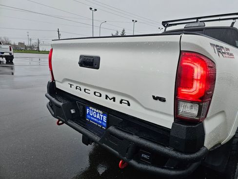 Used 2016 Toyota Tacoma TRD Off-Road image 7