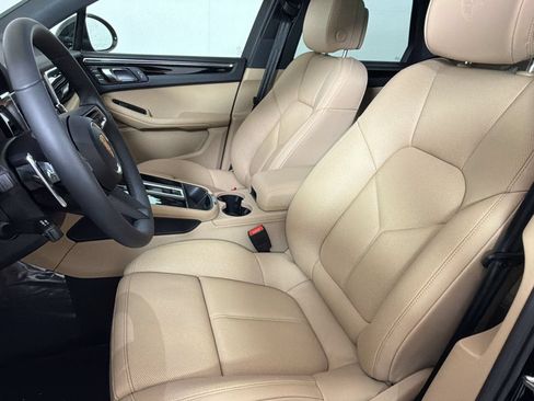 Used 2026 Porsche Macan AWD/4WD image 5