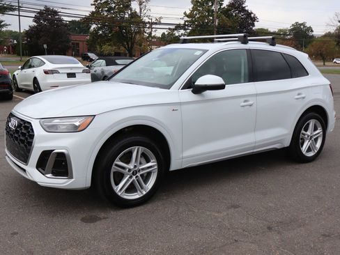 Used 2022 Audi Q5 e Premium Plus w/ Premium Plus Package AWD/4WD image 2