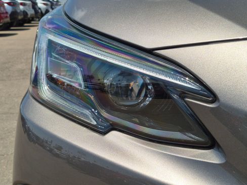 Used 2021 Subaru Outback Premium AWD/4WD image 6
