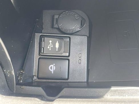 Used 2017 Toyota Camry XLE w/ Moonroof Package FWD image 22