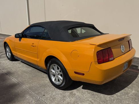 Used 2007 Ford Mustang Convertible RWD image 14