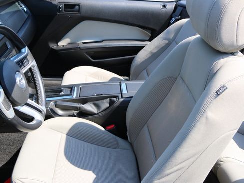 Used 2013 Ford Mustang Convertible RWD image 22
