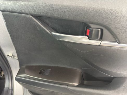 Used 2021 Toyota Camry LE image 38