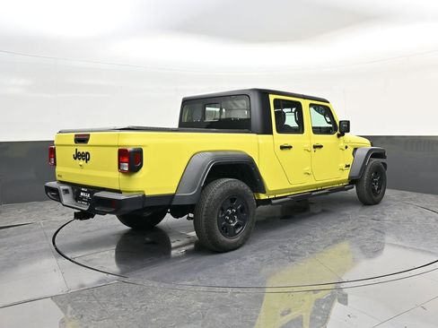 Used 2023 Jeep Gladiator Sport image 7