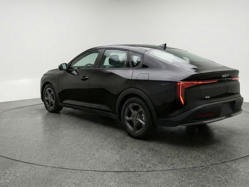 Used 2025 Kia K4 LXS image 6
