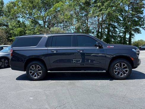 Used 2022 Chevrolet Suburban Z71 w/ Luxury Package AWD/4WD image 3