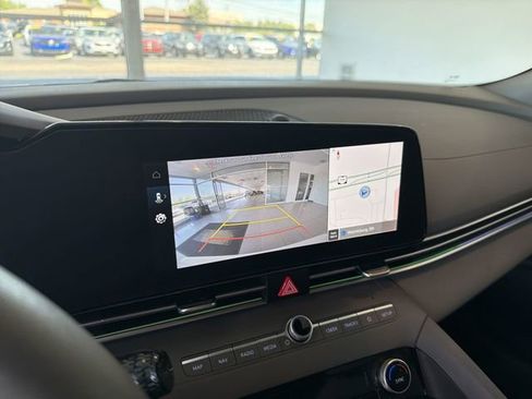 Used 2024 Hyundai Elantra SEL FWD image 24