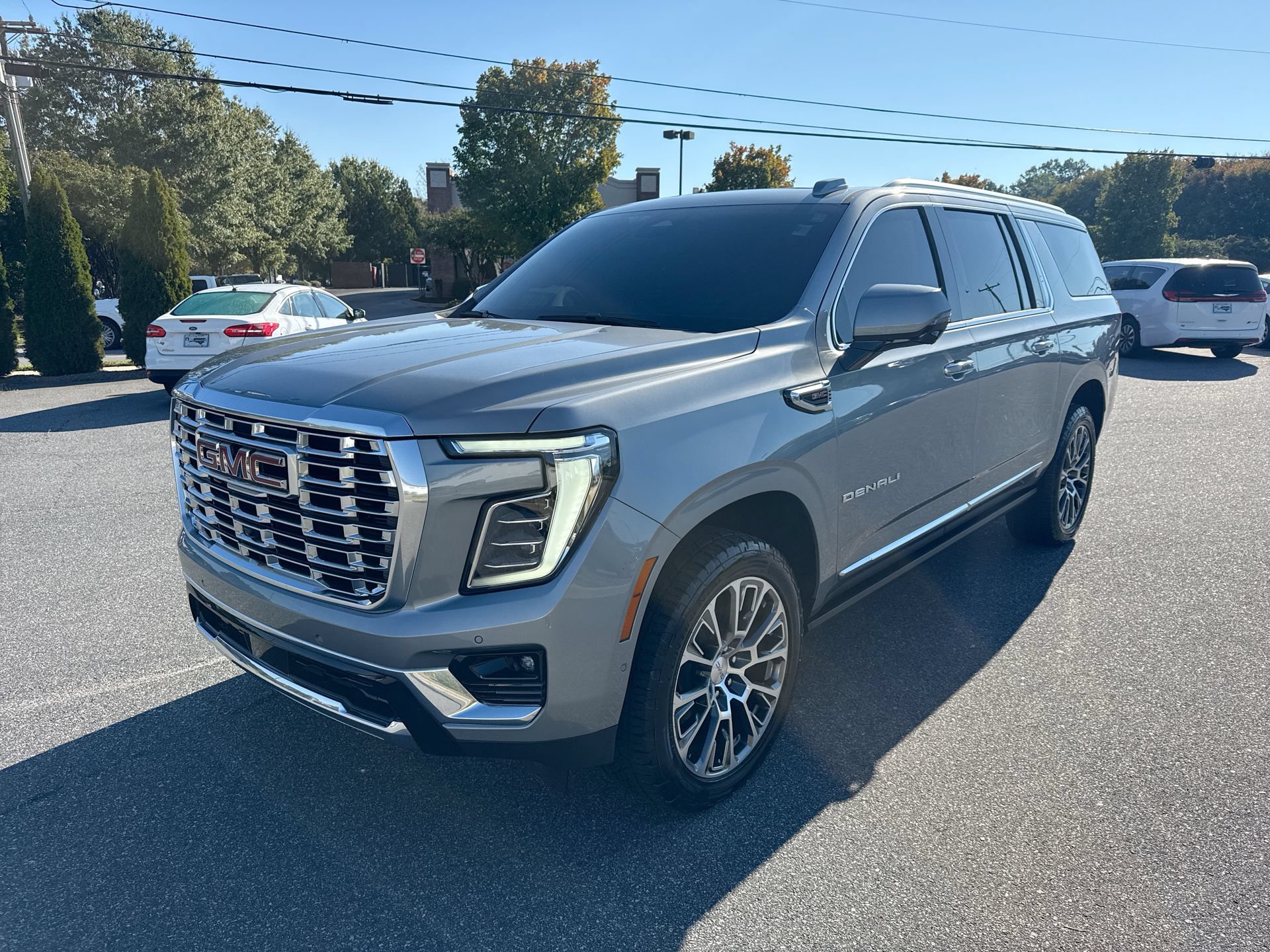 Certified 2025 GMC Yukon XL Denali w/ Denali Reserve Package AWD/4WD image 3