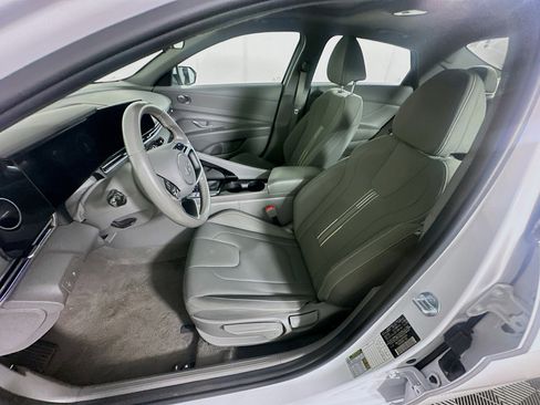 Used 2025 Hyundai Elantra SEL FWD image 13