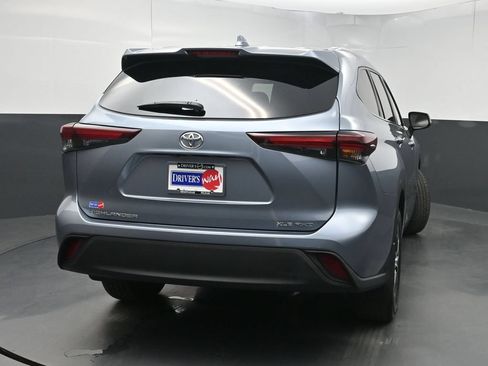 Used 2024 Toyota Highlander XLE AWD/4WD image 41