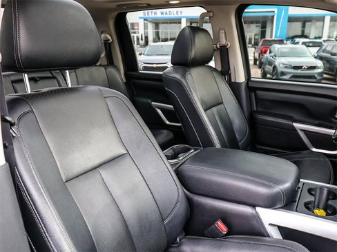 Used 2020 Nissan Titan SL w/ Moonroof Package image 21