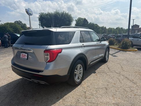Used 2021 Ford Explorer XLT w/ Equipment Group 202A RWD image 5
