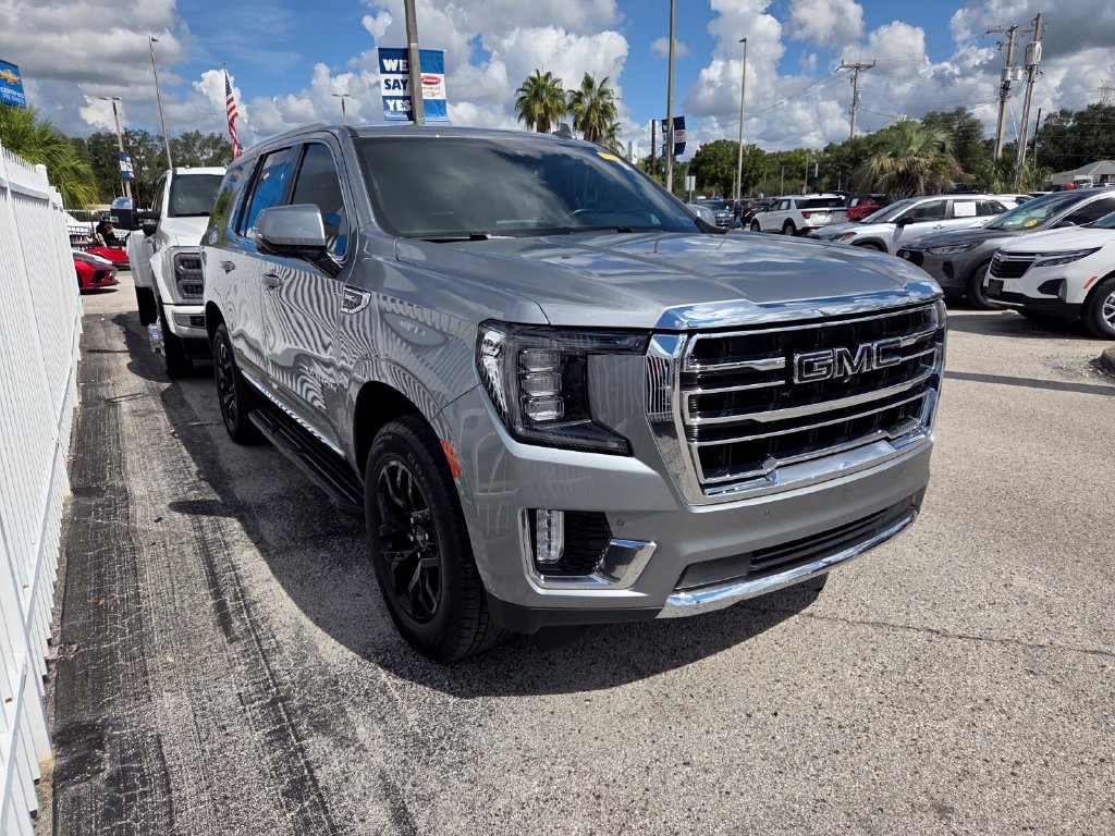 Used 2024 GMC Yukon SLT w/ SLT Luxury Package RWD image 4
