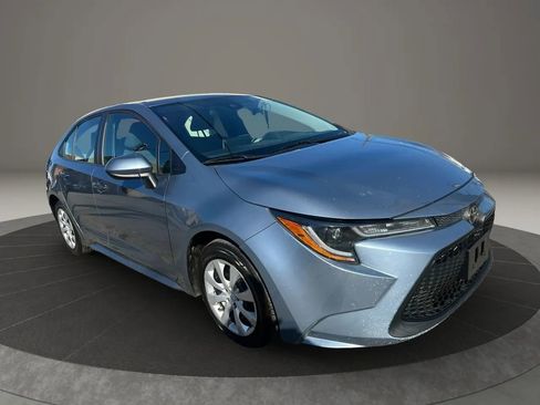 Used 2021 Toyota Corolla LE FWD image 3