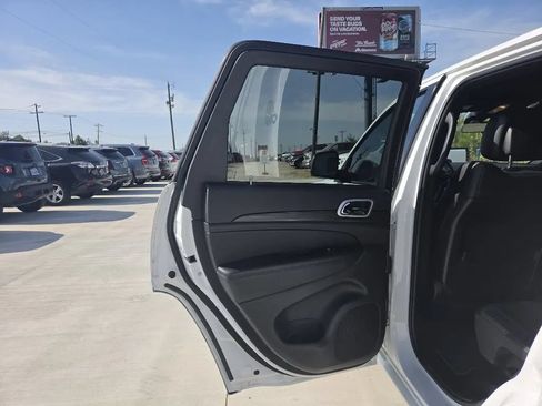 Used 2021 Jeep Grand Cherokee Laredo X AWD/4WD image 15