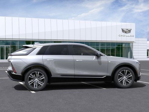 New 2025 Cadillac Lyriq Luxury w/ LPO, Floor Liner Package RWD image 5