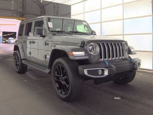 Used 2022 Jeep Wrangler Unlimited Sahara w/ Safety Group AWD/4WD image 3