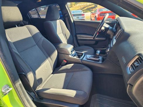 Used 2019 Dodge Charger SXT image 12