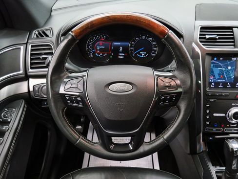 Used 2019 Ford Explorer Platinum AWD/4WD image 25