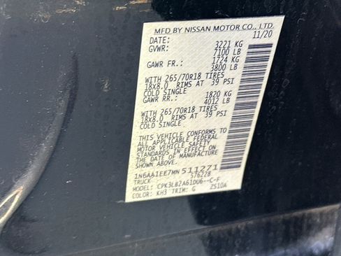 Used 2021 Nissan Titan SV image 28