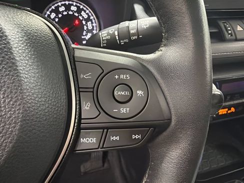Used 2021 Toyota RAV4 XLE Premium AWD/4WD image 21