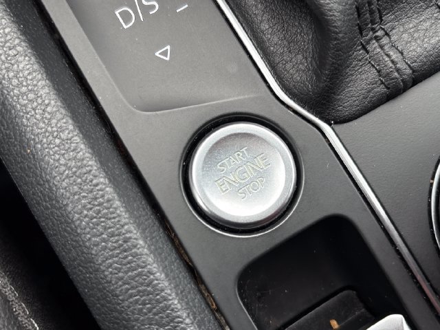 Used 2018 Volkswagen Atlas SEL AWD/4WD image 18