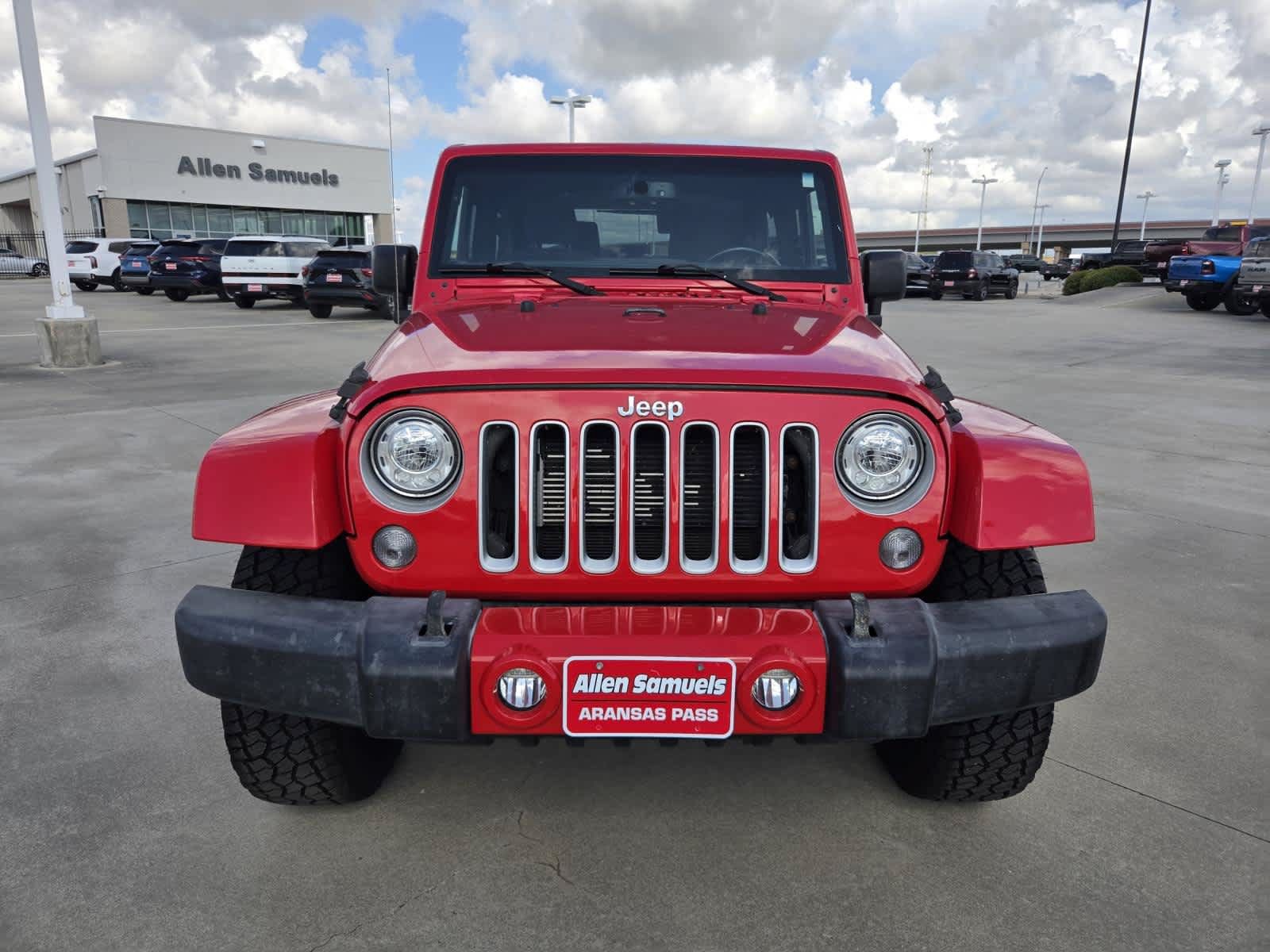 Used 2018 Jeep Wrangler Sahara w/ Connectivity Group AWD/4WD image 8