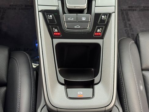 Used 2025 Porsche 911 Carrera image 33