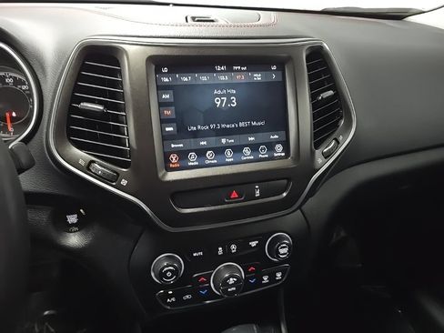 Used 2022 Jeep Cherokee Trailhawk w/ Premium Leather Package AWD/4WD image 26