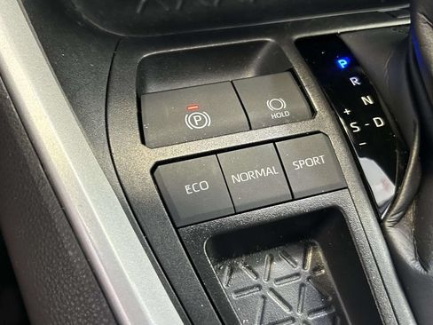 Used 2025 Toyota RAV4 XLE w/ Convenience Package FWD image 20