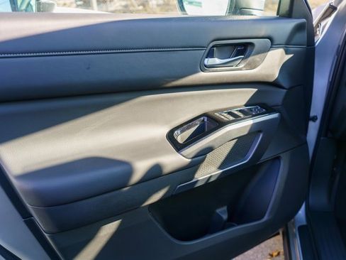 New 2025 Nissan Pathfinder SL image 9