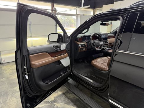 Used 2023 Lincoln Navigator L Reserve w/ Equipment Group 201A AWD/4WD image 8