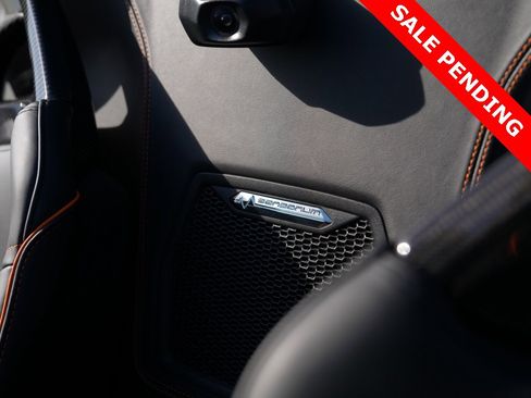 Used 2024 Lamborghini Huracan EVO image 24