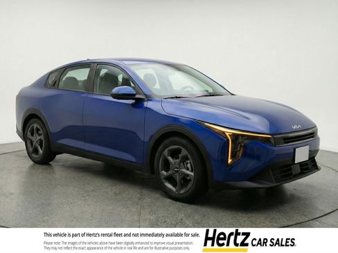 Used 2025 Kia K4 LXS image 1