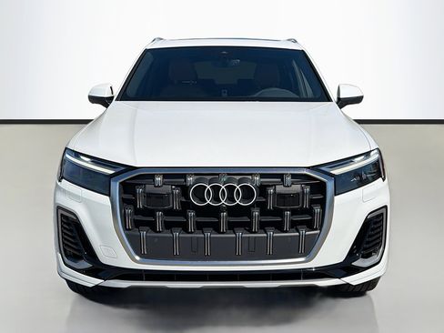 Used 2025 Audi Q7 Premium image 8