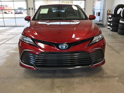 Used 2021 Toyota Camry LE image 2