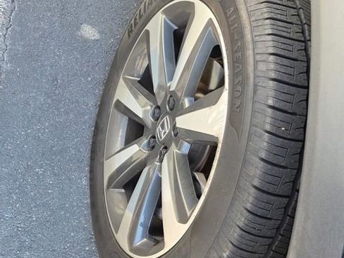 Used 2024 Honda Pilot Elite image 4