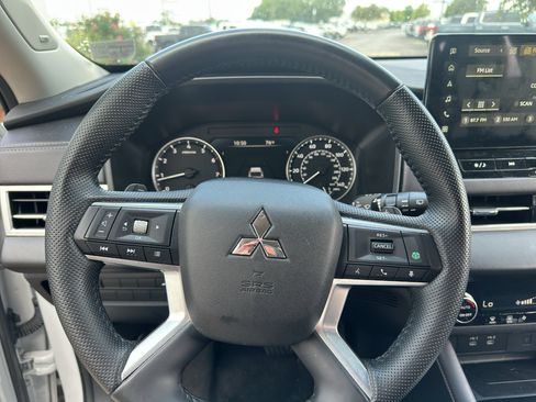 Used 2025 Mitsubishi Outlander SE AWD/4WD image 22