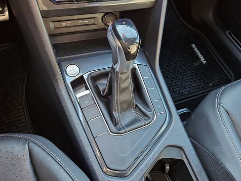 Certified 2023 Volkswagen Tiguan SE R-Line image 14