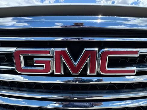 Used 2017 GMC Acadia SLT FWD image 32