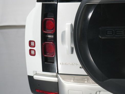 Used 2023 Land Rover Defender 130 SE image 23
