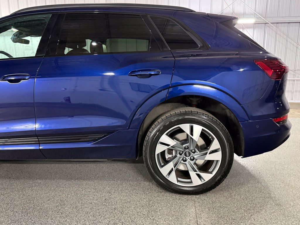 Used 2022 Audi e-tron Premium AWD/4WD image 13