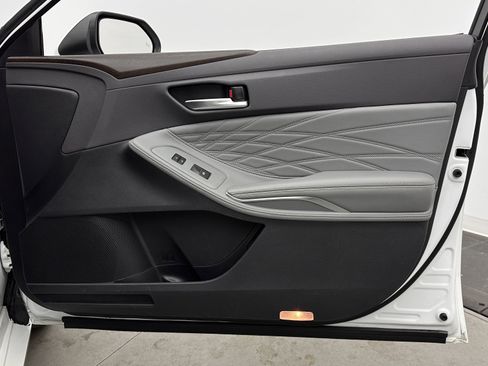 Used 2019 Toyota Avalon Limited w/ All Weather Liner Package image 37