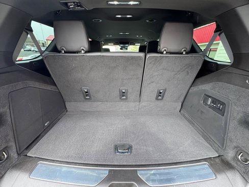 Used 2021 Cadillac Escalade Luxury AWD/4WD image 15