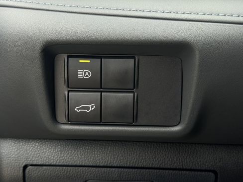 Used 2024 Toyota Highlander XLE AWD/4WD image 23