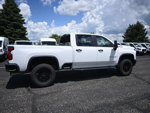 Used 2025 Chevrolet Silverado 2500 ZR2 w/ Technology Package AWD/4WD image 7