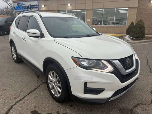 Used 2020 Nissan Rogue SV FWD image 3