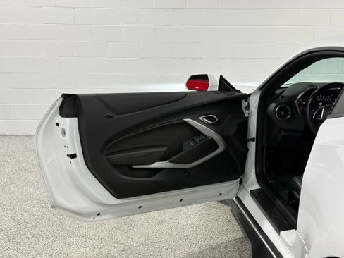 Used 2018 Chevrolet Camaro SS image 11